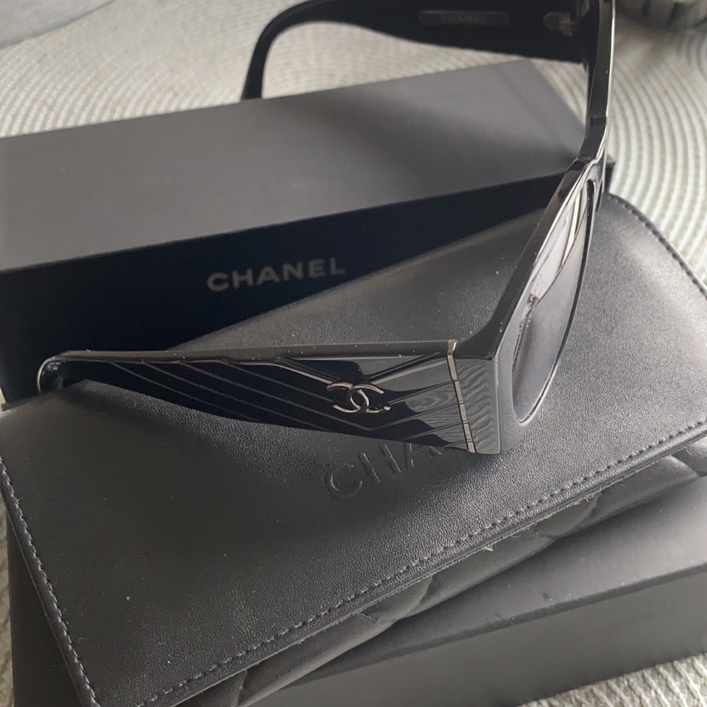 Chanel Sunglasses - Picture 5 of 8